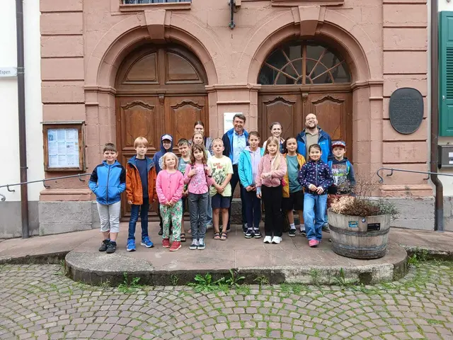 Bürgermeister Metz erkundet Ettenheim mit 14 Kindern die Stadt Ettenheim. | Foto: Stadt Ettenheim
