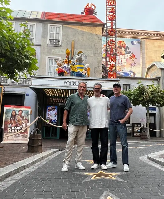 (V. r. n. l.) Michael Bully Herbig, Rick Kavanian und Christian Tramitz stellten  ihr neues Abenteuer "Das Kanu des Manitu" vor. | Foto: Lea Wölfle