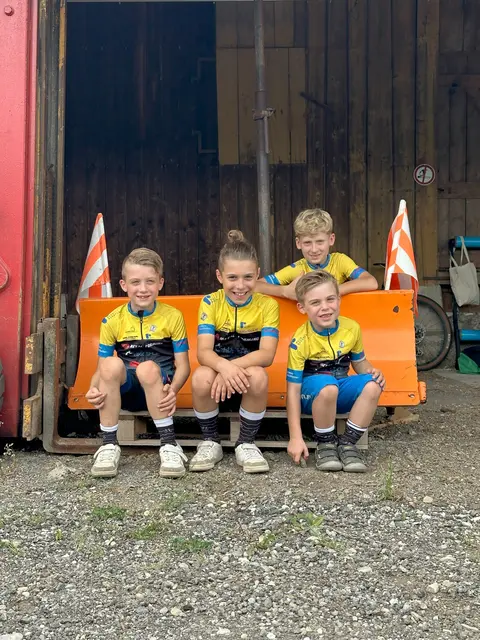 Von links vorne, Nelo, Mio und Lean Welte. Hinten Mats Keller