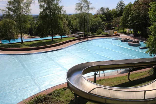 Nach der Badesaison gehört das Lahrer Terrassenbad großen und kleinen Fellnasen. | Foto: Simon Kenneth Jacobs/Stadt Lahr