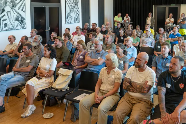 Vertreter aus über 30 betroffenen Kommunen waren vor Ort in Kehl, um sich über die invasive Ameisenart Tapinoma magnum auszutauschen.  | Foto: Annette Lipowsky/Stadt Kehl