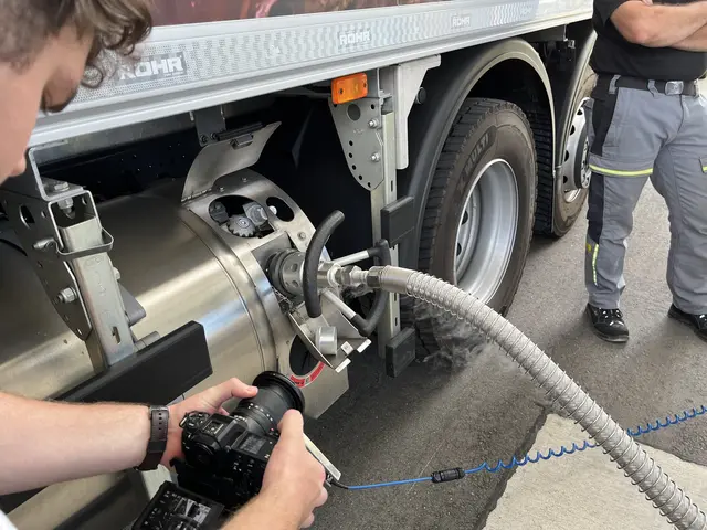 Das Bio-LNG wird stark gekühlt, deshalb bildet sich Wasserdampf während des Tankens. | Foto: gro