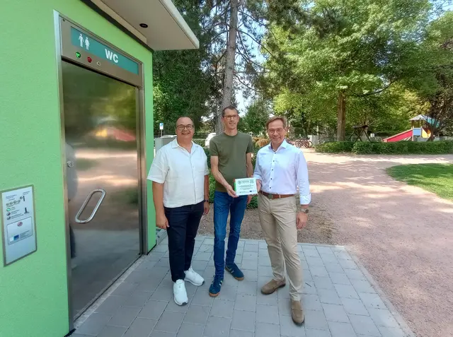 Lothar Kimmig, Geschäftsführer der Gengenbach Kultur und Tourismus GmbH (c. l.), Michael Heizmann, Geschäftsführer Regionalmanagement LAG Ortenaum und Gengenbachs Bürgermeister Sven Müller freuen sich über das erfolgreich umgesetzte Projekt mit LEADER-Fördermitteln. | Foto: Regionalentwicklung Ortenau