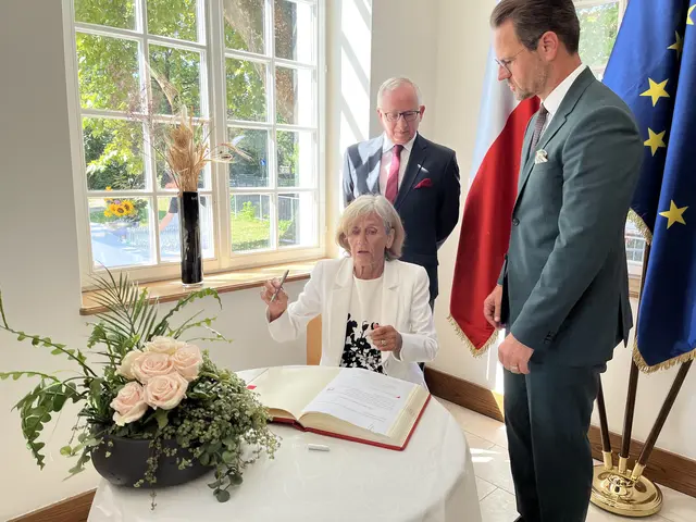 Eintrag ins Goldene Buch der Stadt: Ingeborg Schäuble | Foto: gro