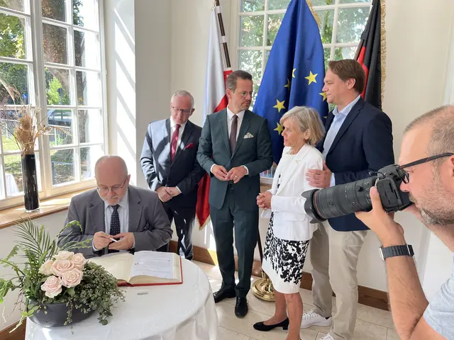 Eintrag ins Goldene Buch der Stadt: Generalkonsul Rafal Wolski | Foto: gro