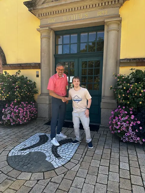 Bürgermeister Marc Winzer (l.) und Dennis Schätzle (r.) | Foto: Stadt Hornberg