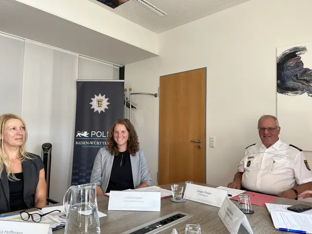 Sonja Hoffmann (v. l.), Carina Huber und Jürgen Rieger  | Foto: gro