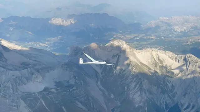 Luftsport Segelfliegen hoch in den Seealpen