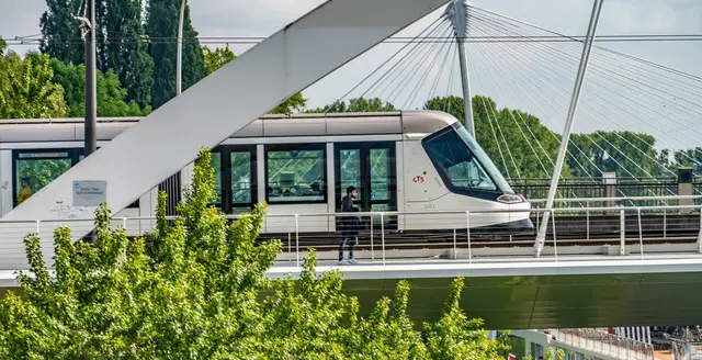 Die Tram von Straßburg nach Kehl ist als Verkehrsmittel beliebt. | Foto: Stadt Kehl