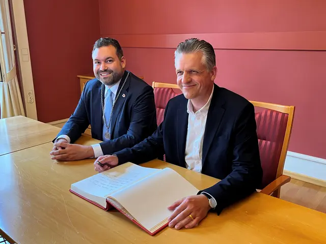 Bürgermeister Matthias Bauernfeind (l.) und Thorsten Frei | Foto: Glaser