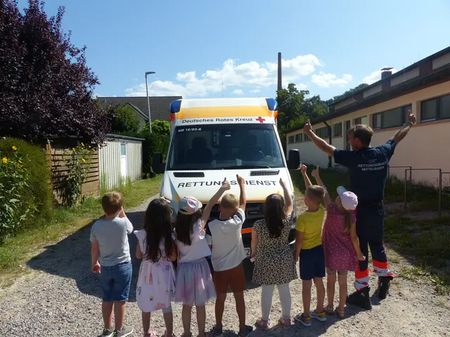 Die Kinder waren von dem Rettungswagen begeistert. | Foto: Vera Börsig