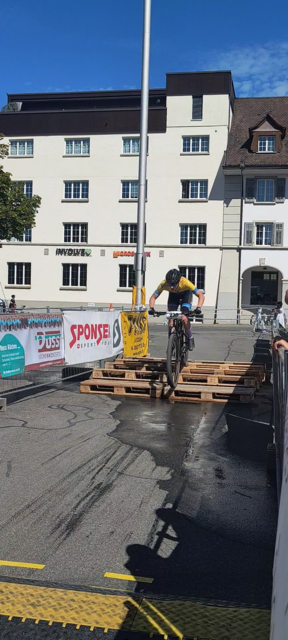 Es galt einen engen Kurs mit einigen Hindernissen zu meistern.
