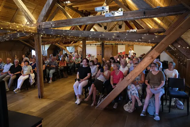 Mit 80 Gästen war die Lesung von Ronja Forcher im Klingelberger Saal von Schloss Staufenberg schnell ausverkauft. | Foto: Hotel "Ritter Durbach"