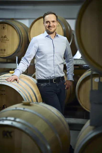 Sebastian Hill leitet seit März 2022 mit großer Leidenschaft für das Produkt Wein die Geschicke der Oberkircher Winzergenossenschaft. Denn für ihn ist der Rebensaft nicht nur ein edles Getränk, sondern vielmehr auch Emotion. | Foto: Michael Bode