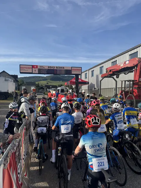 Das Starterfeld beim Finale der Road Series.