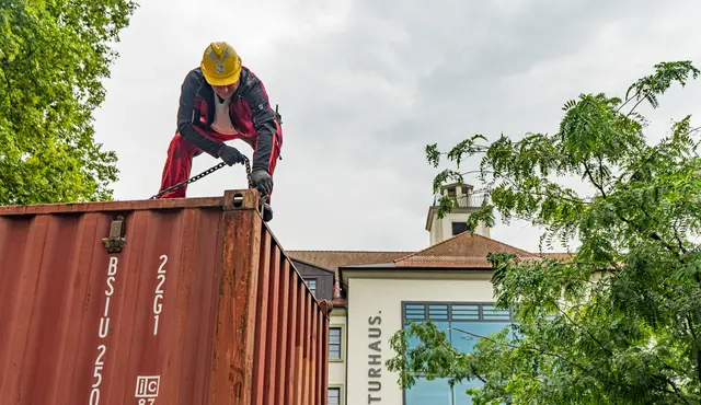 Der Platz vor dem Kulturhaus ist einer von sieben Standorten der Ausstellung, die vom 17. September bis 6. Januar die Fotokunst von Gabriele Engelhardt zeigt. | Foto: Stadt Kehl/Lardjah Naba