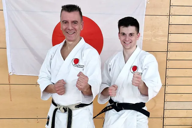 Das Renchener Trainer-Team John Görmann (links) und Colin Görmann (rechts) führen in die japanische Kampfkunst ein. | Foto: Karate-Dôjô Mukinshôri