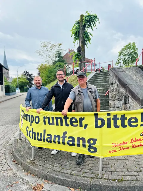 Ordnungsamtsleiter Patrick Huth (v. l.), Bürgermeister Stefan Hattenbach und Hausmeister Thomas Arndt  | Foto: Gemeinde Kappelrodeck/Jasmin Liebich