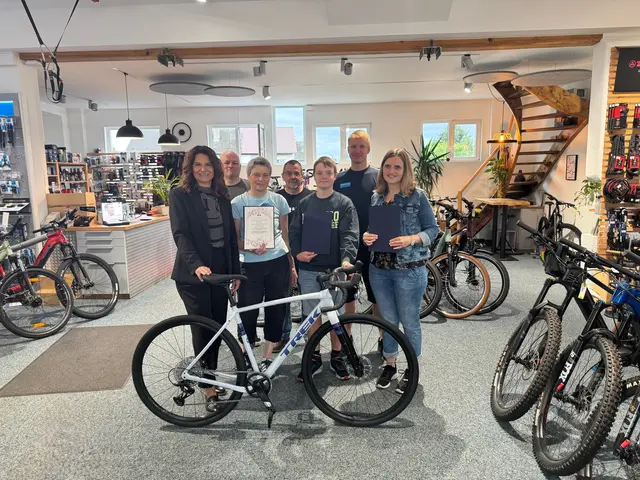 Bürgermeisterin Dijana Opitz (v. l.), Stefan Klumpp, Elke Bremer, Kilian Ruh, Patrick Rittmann, Bettina Zimmermann | Foto: Franziska Müller/Gemeinde Sasbach 