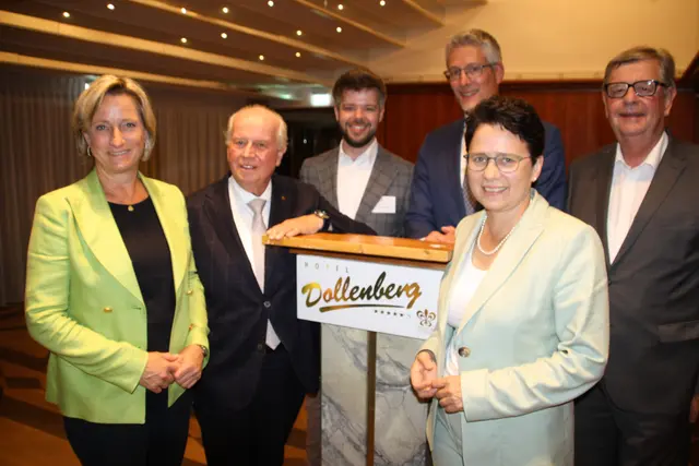 Nicole Hoffmeister-Kraut (v. l.), Meinrad Schmiederer, Tobias Weiß, Steffen Jäger, Marion Gentges und Willi Stächele | Foto: Hannes Kuhnert