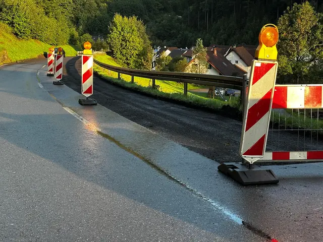 Die Fahrbahndecke entlang der Reichenbacher Straße wird saniert. | Foto: Stadt Hornberg