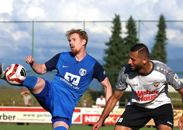 Nico Gutjahr (blau) putzte in der Defensive die Platte. | Foto: Foto: Fissler