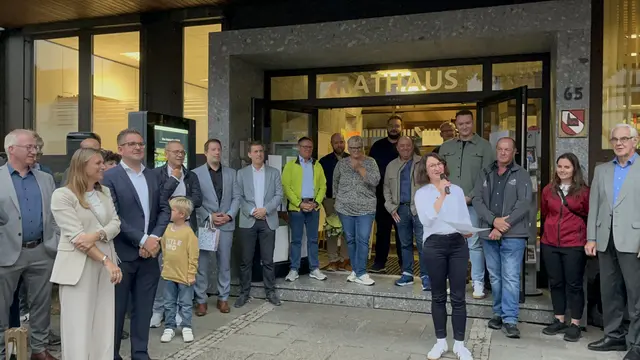 Katrin Merkel verkündet das Wahlergebnis.  | Foto: mak