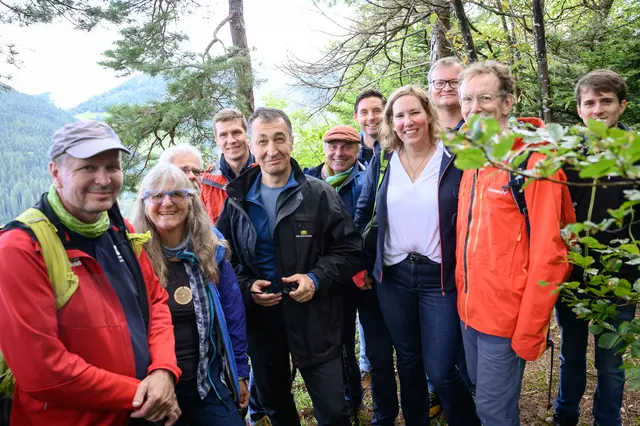 Cem Özdemir (Mitte links) besuchte die Ortenau. Gemeinsam mit der Landtagskandidatin Maren Seifert und dem Deutschen Alpenverein ging es auf Wandertour bei Oppenau. | Foto: Büro Maren Seifert