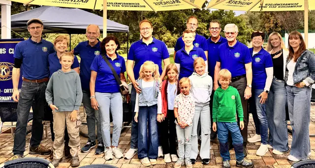 Die Familien Sylvia und Florian Bischkopf, Christoph Burkard und Noemi Hummel, Mathias und Isabell Müller wurden von ihren Kindern und Kiwanis-Mitgliedern tatkräftig unterstützt. | Foto: Theresa Richter