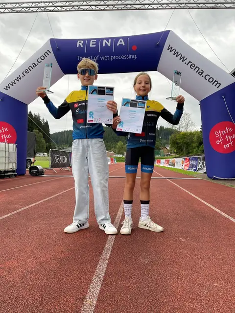 Mats (links) und Sara belegten jeweils einen super 2. Platz in Furtwangen