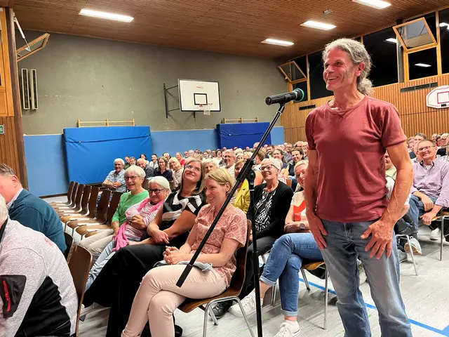 Die Bürger konnten auch Fragen stellen | Foto: Glaser