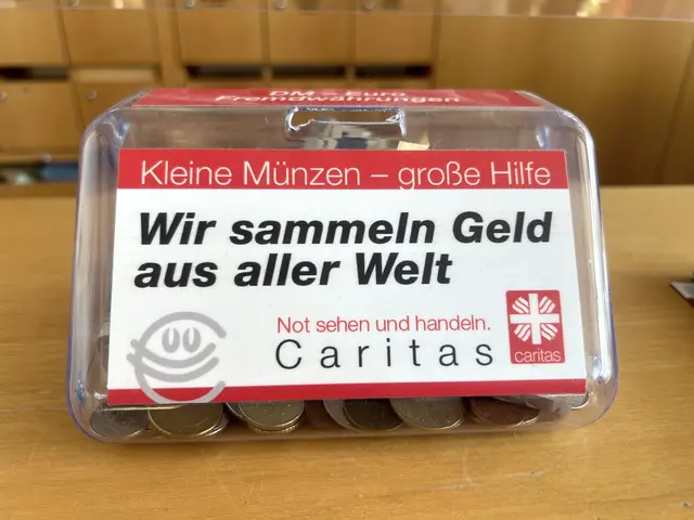 Der Caritasverband Vordere Ortenau nimmt in seiner Geschäftsstelle in der Okenstraße 26 in Offenburg übrig gebliebene Fremdwährung aus dem Urlaub entgegen. | Foto: Caritasverband/Michaela Gabriel