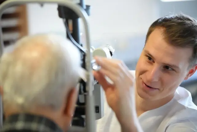 Grauer Star, Grüner Star, Makula-Erkrankungen: je älter der Patient, umso wichtiger die Untersuchung der Augen. | Foto: Ortenau Klinikum