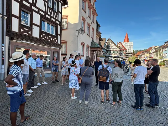 Beim anschließenden Stadtrundgang ließ Reinhard End die Geschichte lebendig werden. | Foto: Stadt Gengenbach