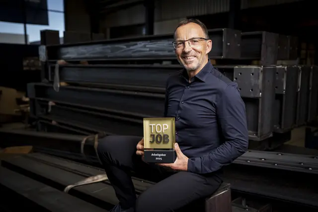 Benedikt Belles, Gründer und Chef der Belle Ag mit dem Top-Job-Award 2025. | Foto: Belle AG