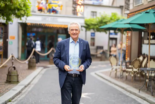 Jürgen Mack, Inhaber Europa-Park, mit dem "Park World Excellence Award" in der Kategorie "Der Beste der Besten" | Foto: Europa-Park