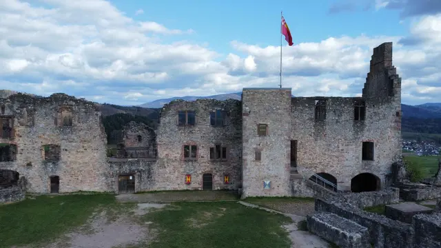 Wehrhafte Mauern sind noch heute erhalten. | Foto: Lea Wölfle