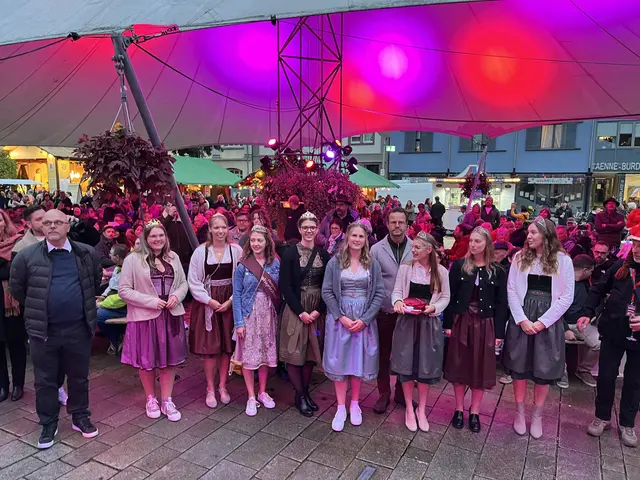 Die Ortenauer und Badischen Weinhoheiten warten auf die Eröffnung des Weinfestes | Foto: gro