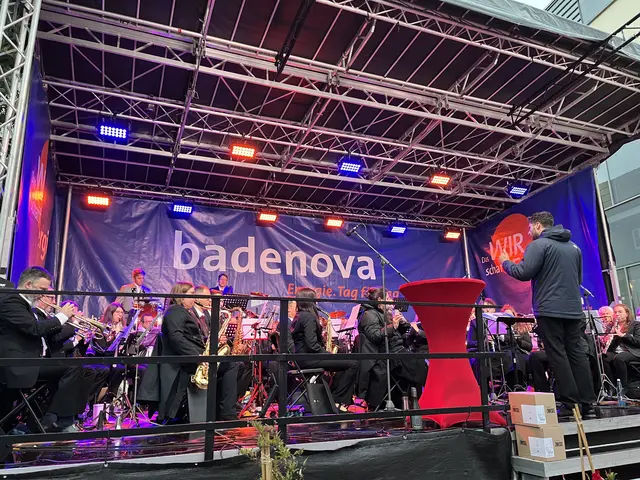 Der Musikverein Zunsweier spielt zum Weinfestauftakt | Foto: gro