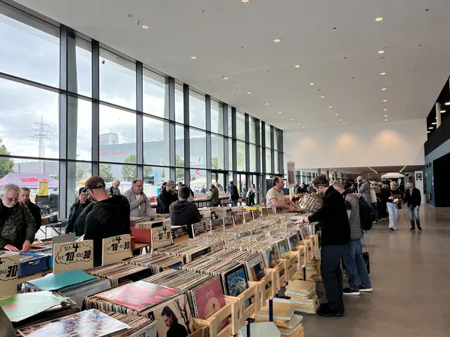 Die Schallplattenbörse findet zum ersten Mal statt. Nur noch am heutigen Sonntag können musikalische Schätze gehoben werden.  | Foto: gro