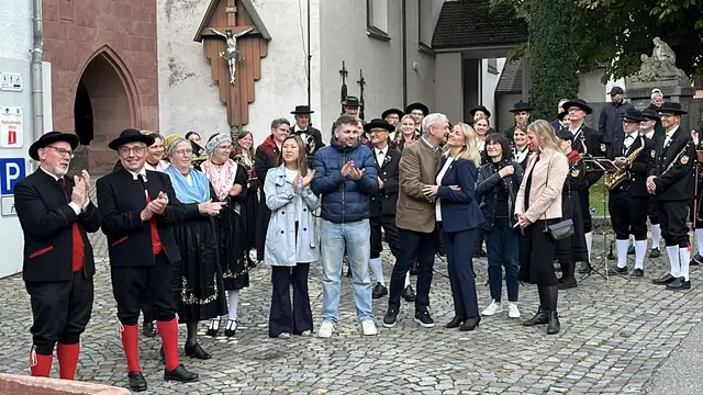 Freude bei Helga Wössner und ihrer Familie nach der Verlündigung des Ergebnisses. | Foto: gro