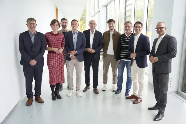 Rektor Stephan Trahasch (Mitte) und Kanzler Bülent Tarkan (rechts) begrüßten die neuen Professoren: Johann Gregori (v. l.), Alexandra Kraus, Florian Landkammer, Dominik Englisch und (ab 2. von rechts) Jürgen Seitz, Peter Kaboth sowie Frédéric Lapierre. Es fehlen die Professoren Friedrich Chasin und Ben von Grafenstein. | Foto: Hochschule Offenburg