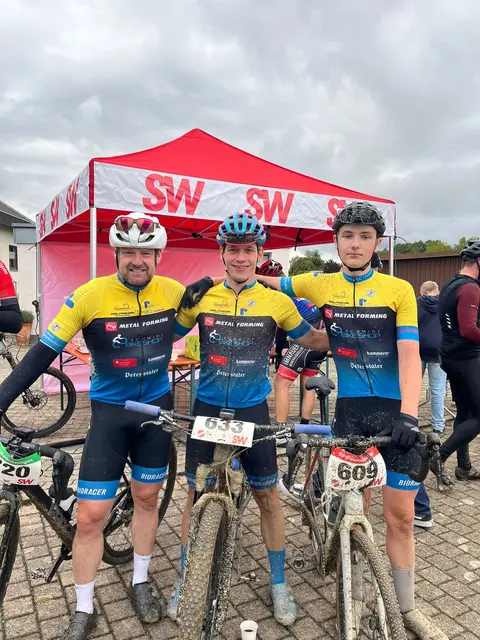 Von Links: Gerd Braun, Andre Moser und Karol Olszowiec beim Gravel &amp; MTB Rennen in Waldmössingen.