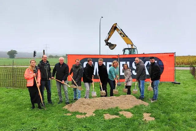 Beim Spatenstich (von links): Projektleiterin Anna Alimkin, Bauamtsleiter René Wienhold, Roland Gäßler (Leiter Straßenbauamt Ortenaukreis), Marc Weiss (Regierungspräsidium Freiburg), Bürgermeister Martin Holschuh, Landrat Thorsten Erny, die Kreisrätinnen Maren Seifert und Daniela Bühler, Ingenieur Wolfram Döring und Nicolas Knäble (Swietelsky) | Foto: Landratsamt Ortenaukreis