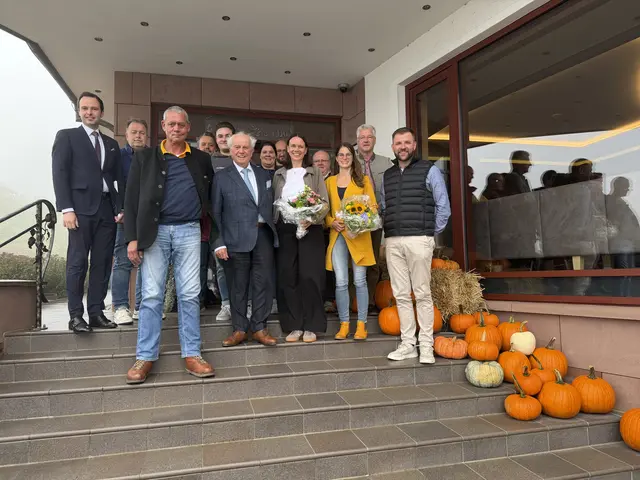 Die Mitglieder nach der Versammlung am Berghotel Mummelsee: Jonas Teubener (v. l.), Heiko Fahrner, Andreas Kern, Stephan Danner, Noah Fahrner, Meinrad Schmiederer, Nina Trayer, Daniel Trayer, Xenia Jauker, Markus Huber, Myriam Geiser, Martin Zepf und Nicolas Zepf | Foto: Verein Nationalparkpartner e. V.-