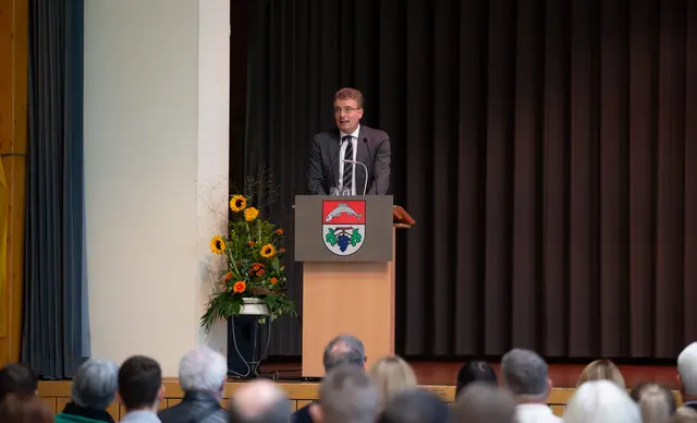 Landrat Thorsten Erny bei der Begrüßung der neuen Ortenauer | Foto: Laura Kirschniok/Landratsamt Ortenaukreis