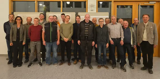 Die gewählten Vorstände, ihrer Stellvertretungen und Ersatzkandidaten gemeinsam mit der Christiane Benz vom Landratsamt (2. v. l.) und Bürgermeister Siegfried Eckert (rechts), es fehlt Karla Wöhrle. | Foto: Landratsamt Ortenaukreis