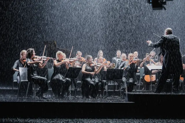 Das Orchester Offenburg wurde für den Trailer zu hansgrohe Raindance Alive spektakulär unter Wasser gesetzt – getreu dem Produktslogan ‚Begeisterung neu komponiert‘ und nun mit dem Goldenen Delphin in Cannes ausgezeichnet.
 | Foto: hansgrohe/Hansgrohe SE