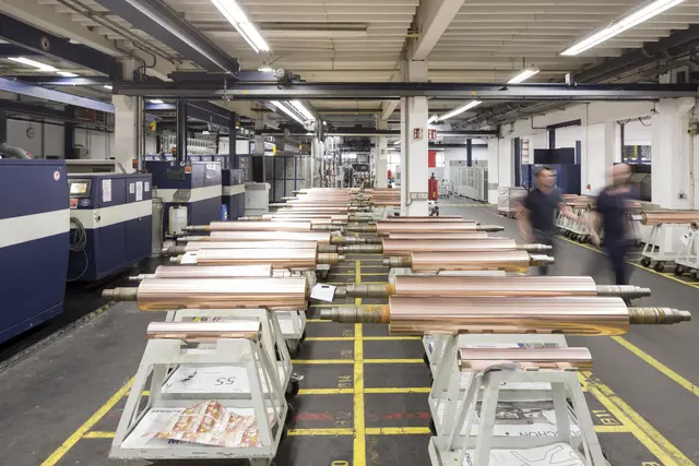 1976 wurde das Familienunternehmen Janoschka in Kippenheim gegründet. Im ersten Betriebsjahr startet es mit einem fünfköpfigen Team, das sich zunächst auf die Erstellung von Druckvorlagen für den Dekor-Bereich konzentriert. Heute ist Janoschka weltweit tätig. | Foto: Fotos: Janoschka Deutschland GmbH