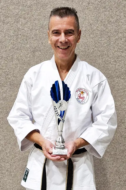 Der Renchener Karate-Trainer John Görmann belegte beim JKA-Senior-Cup in Willich den 3. Platz in der Disziplin „Kata“. | Foto: Karate-Dôjô „Mukinshôri“